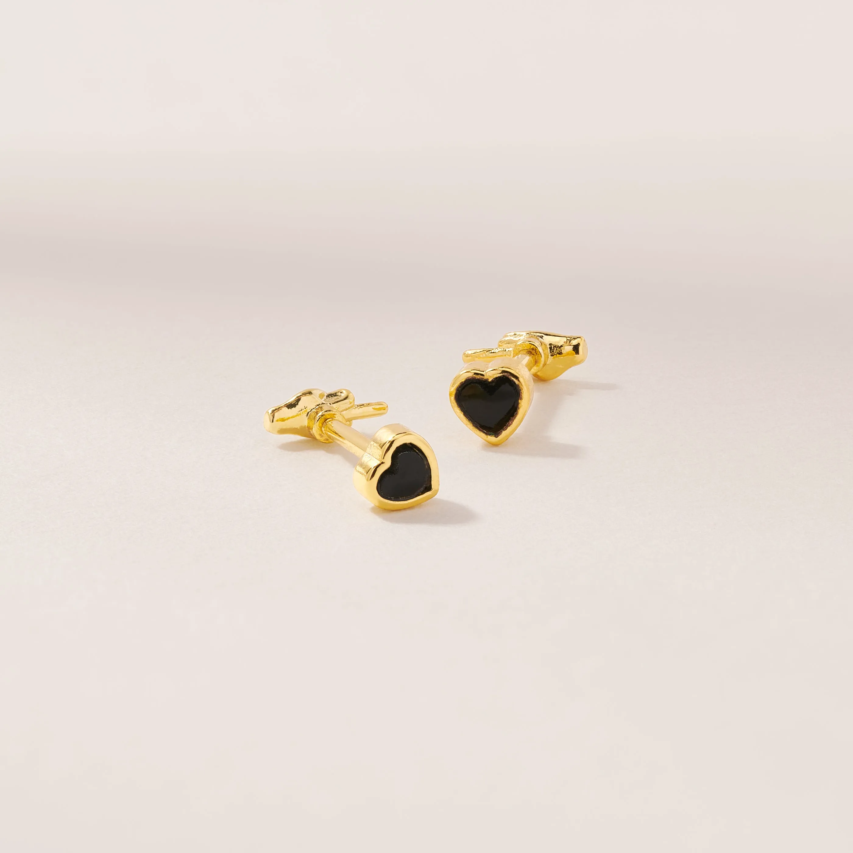 Twin Flame Studs Middle Finger / Black Heart
